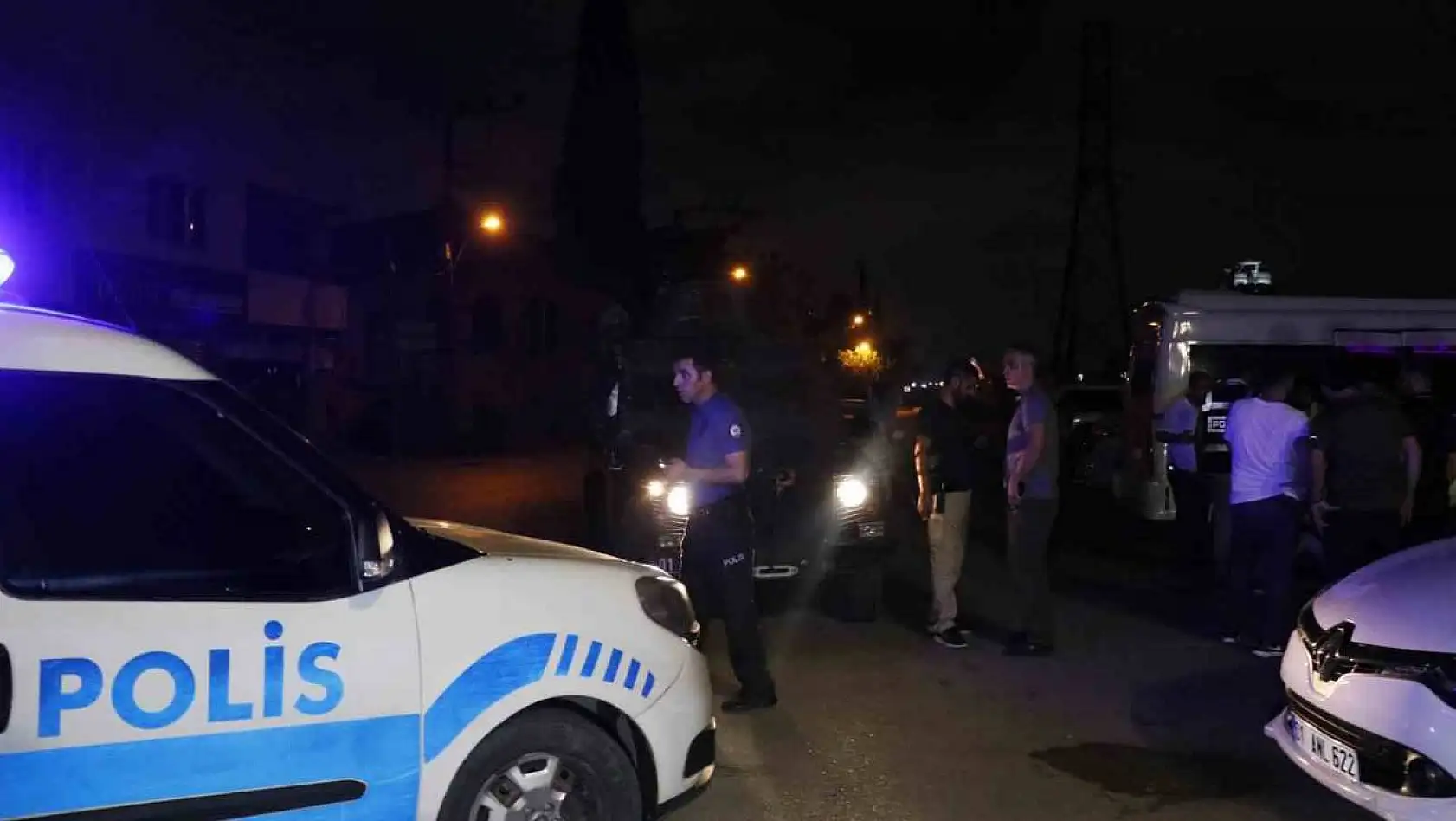 Adana'da parkta silahlı saldırı: 2 yaralı