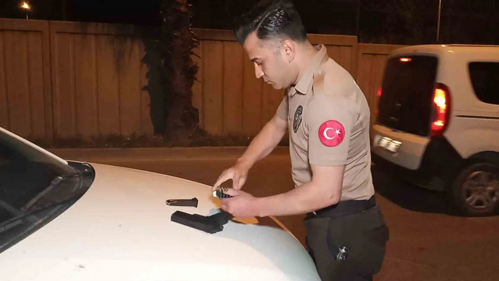 Adana'da polis ve bekçiler el bombasıyla eylem yapacak PKK'lı teröristi yakaladı