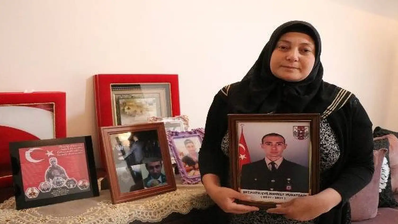 Afrin şehidinin annesi: Devlet teröristleri beslemesin, idam etsin