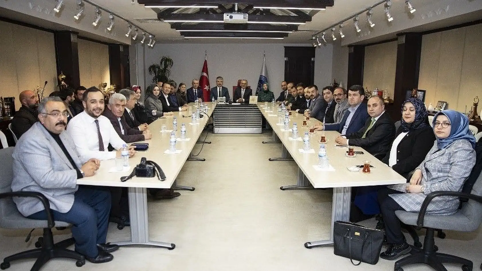 AK Parti İl Teşkilatı, Başkan Büyükkılıç'ı ziyaret etti