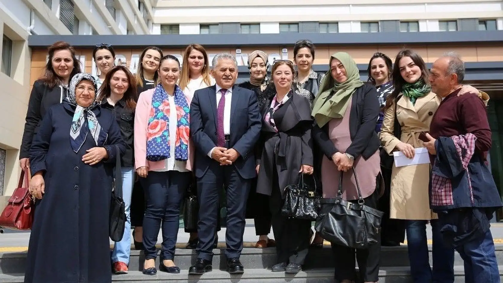 AK Parti Melikgazi Kadın Kollarından Melikgazi Belediyesine ziyaret
