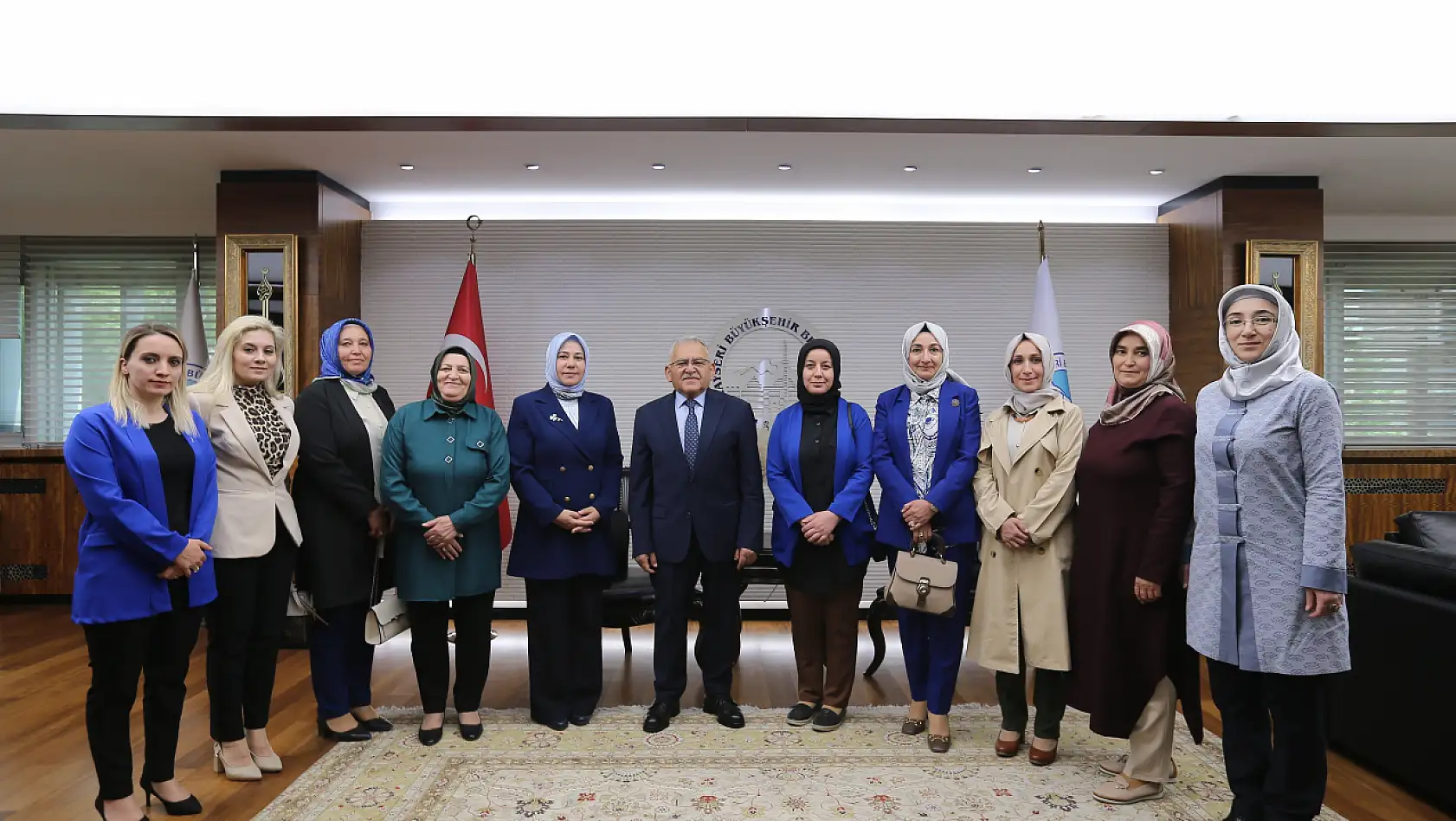 AK Partili kadınlardan başkana ziyaret