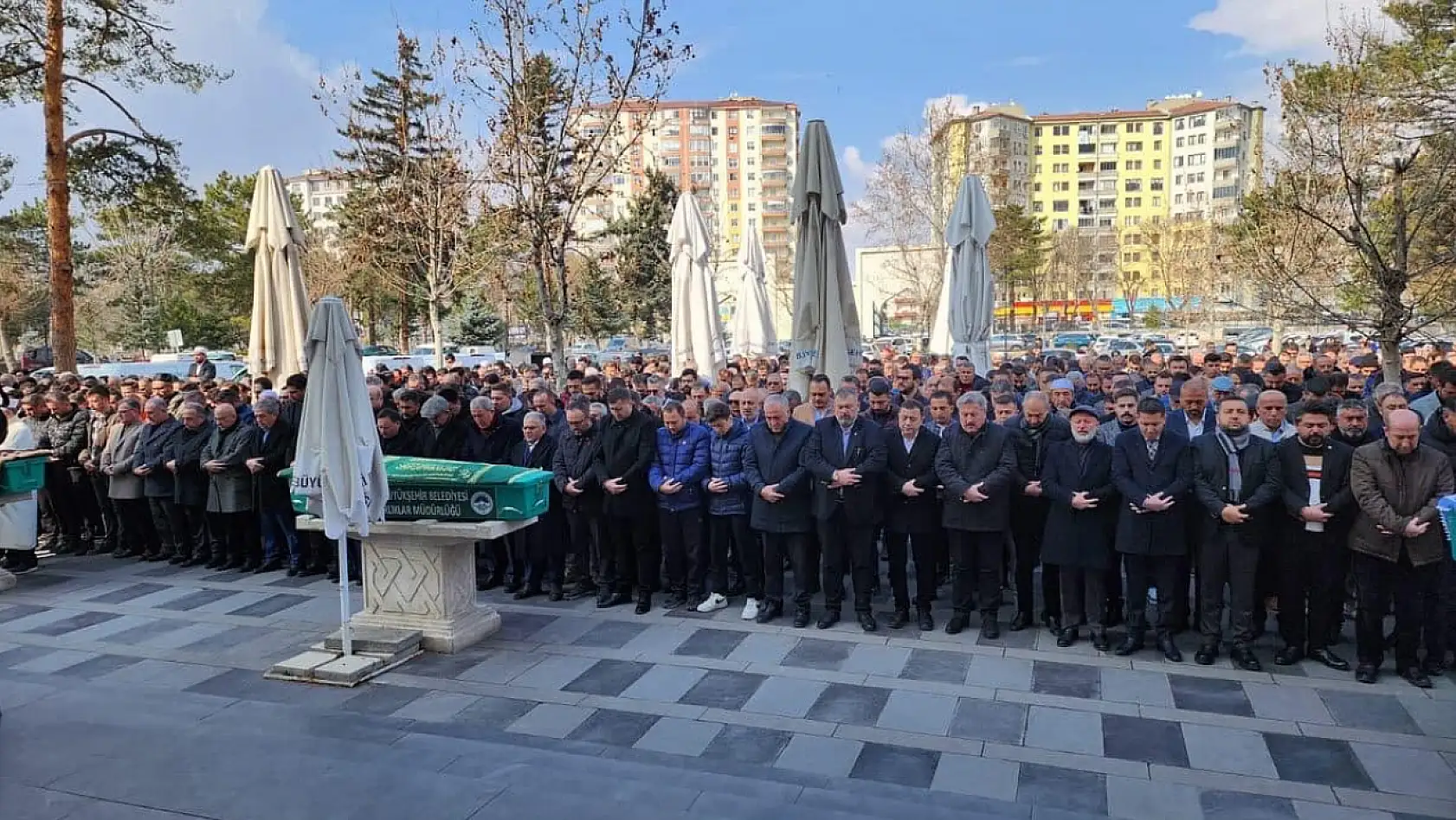 AK Partilileri buluşturan cenaze