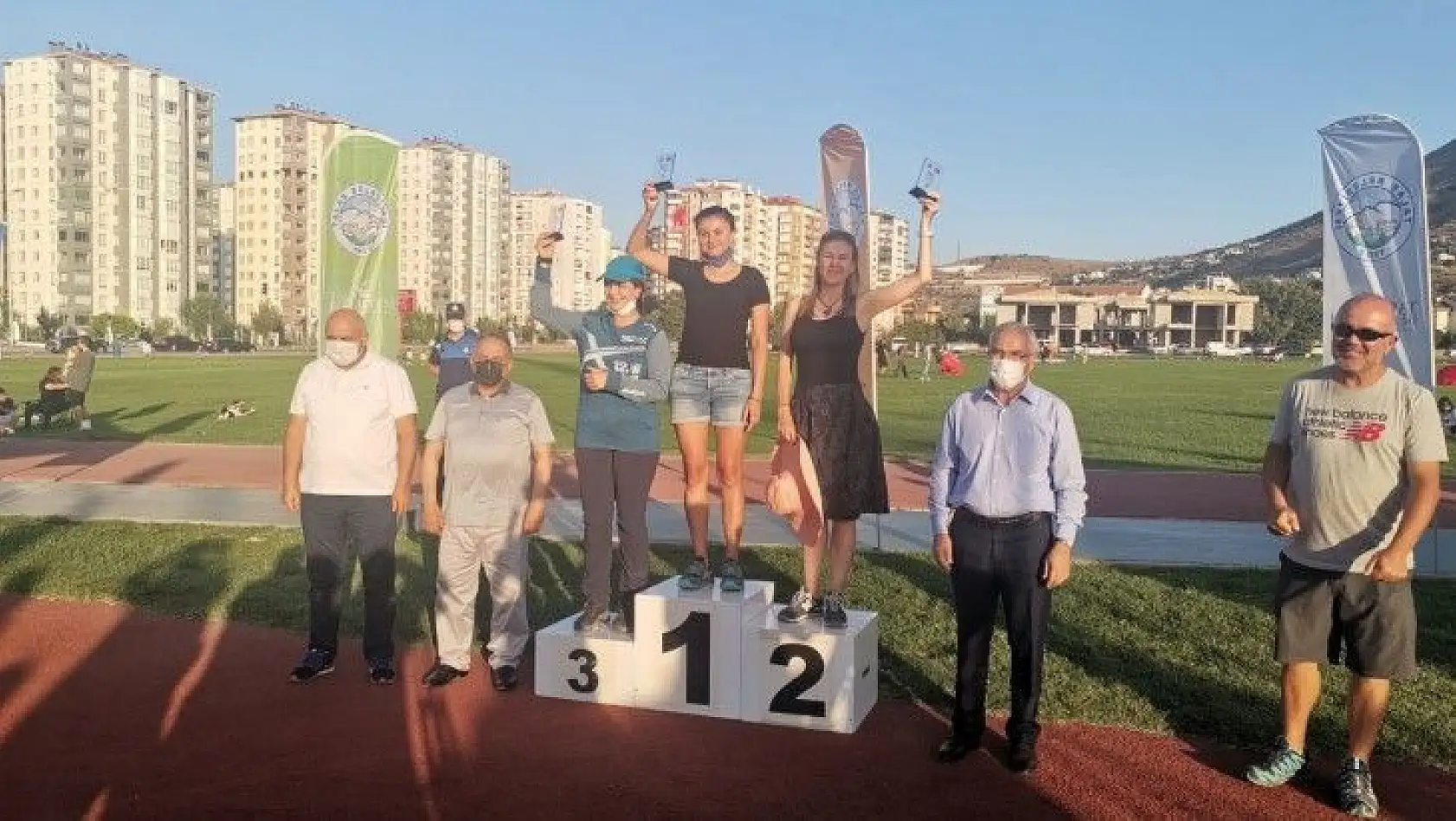 Ali Dağı Yamaç Paraşütü Mesafe Şampiyonası'nı kazananlar belli oldu