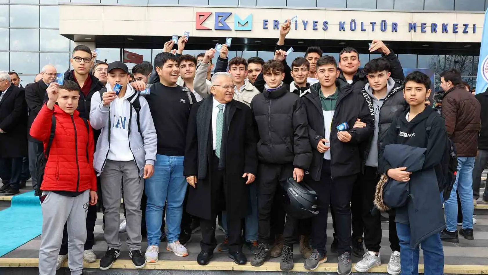 Bakan Kacır' ve Alper Gezeravcı' gençlerde buluştu
