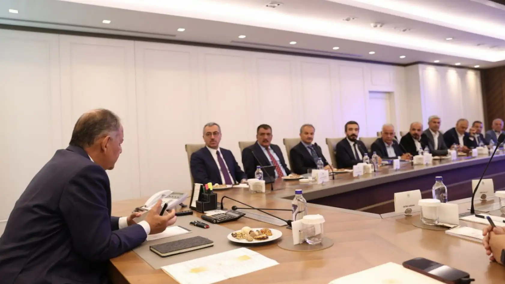 Bakan Özhaseki Belediye Başkanları ile neyi görüştü?