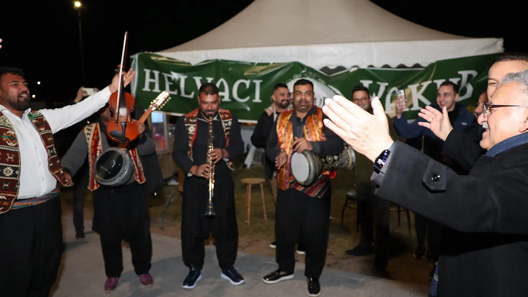 Başkan Büyükkılıç'a sürpriz mini konser