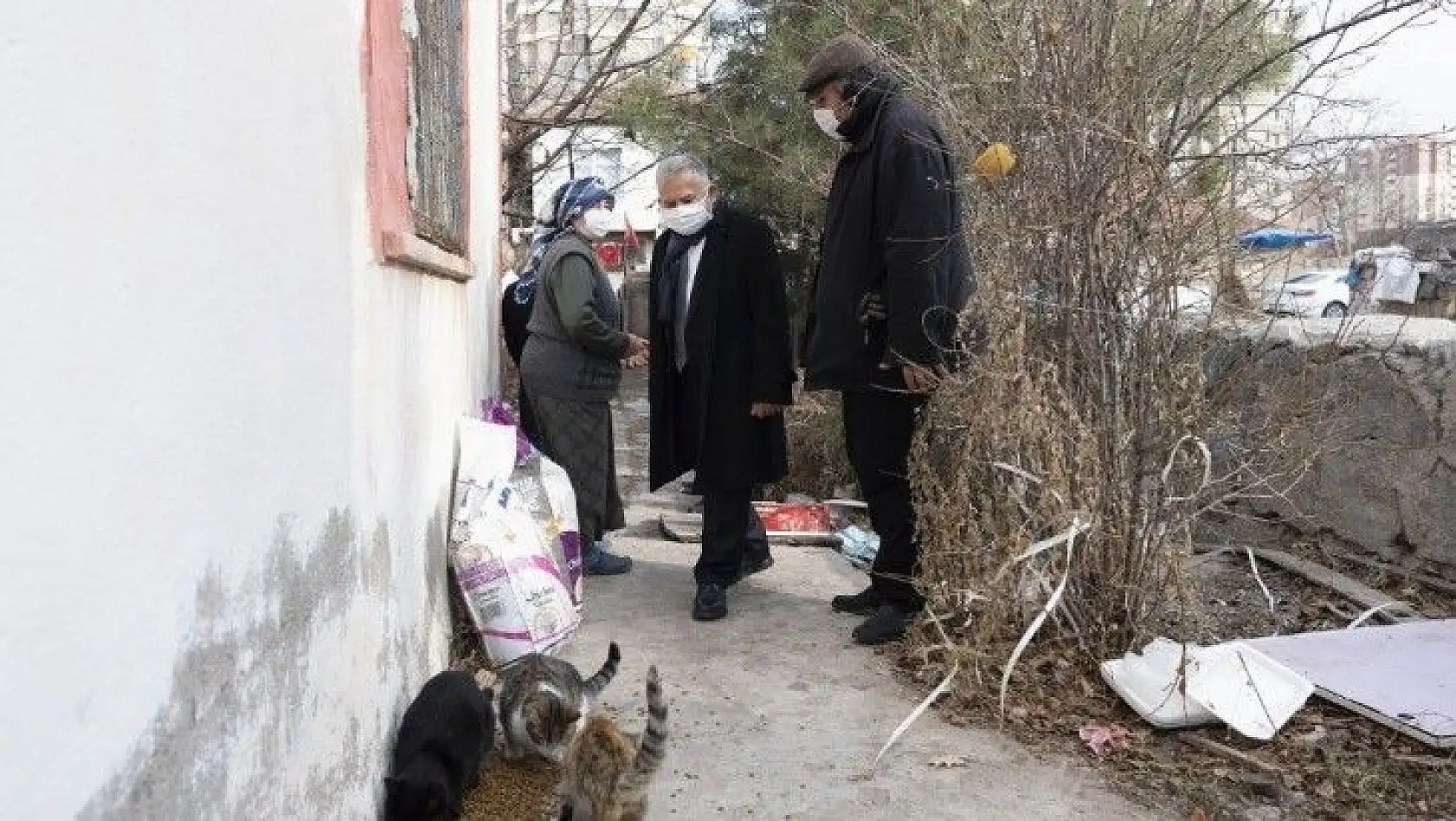 Başkan Büyükkılıç, mektupla beslediği sokak hayvanlarına destek isteyen vatandaşı ziyaret etti