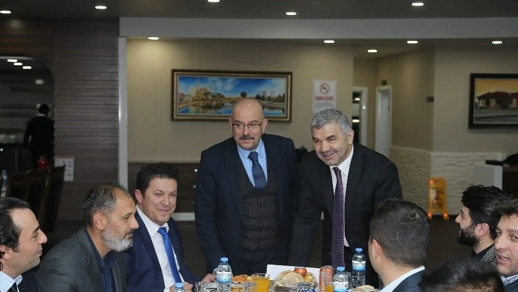Başkan Çelik, AK Parti İl ve İlçe Teşkilatlarına Büyükşehir'in yatırımlarını anlattı
