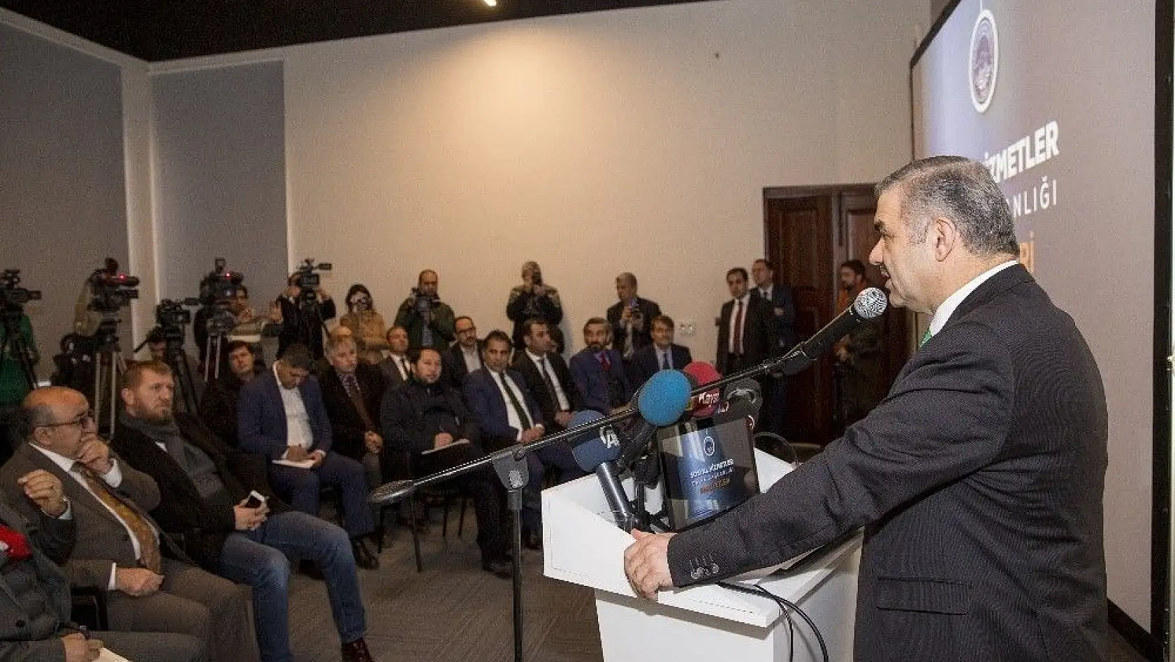 Başkan Çelik, Büyükşehir Belediyesi'nin sosyal hizmetleriyle ilgili iki yeni projeyi açıkladı