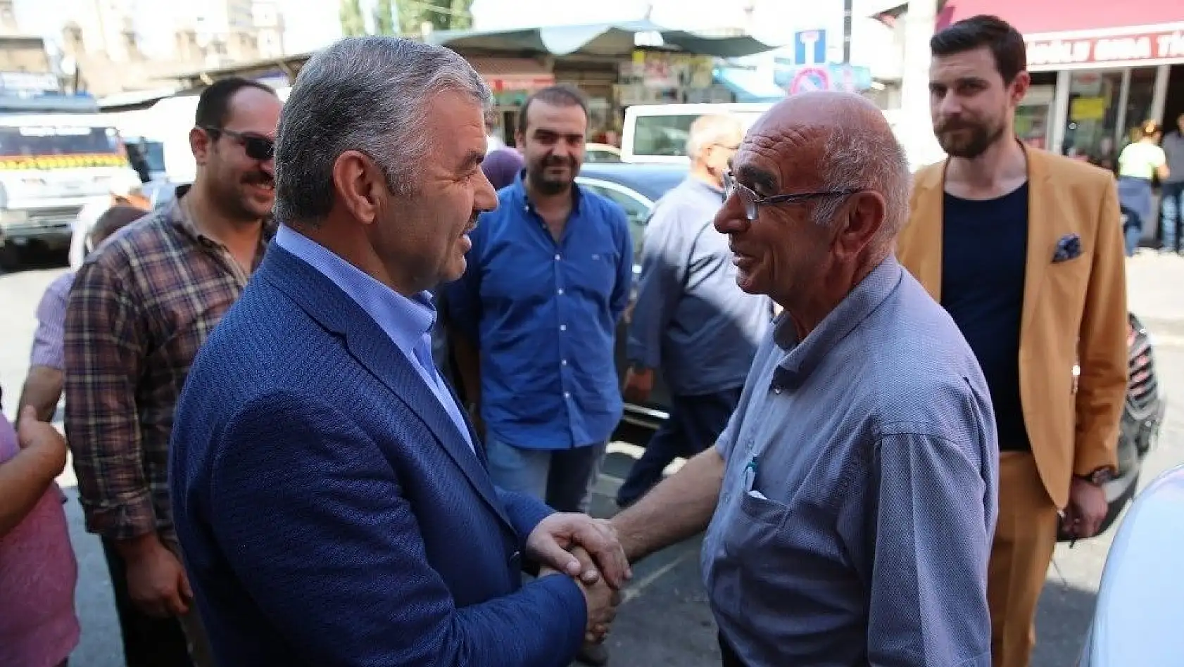 Başkan Çelik Camii Kebir esnafını ziyaret etti
