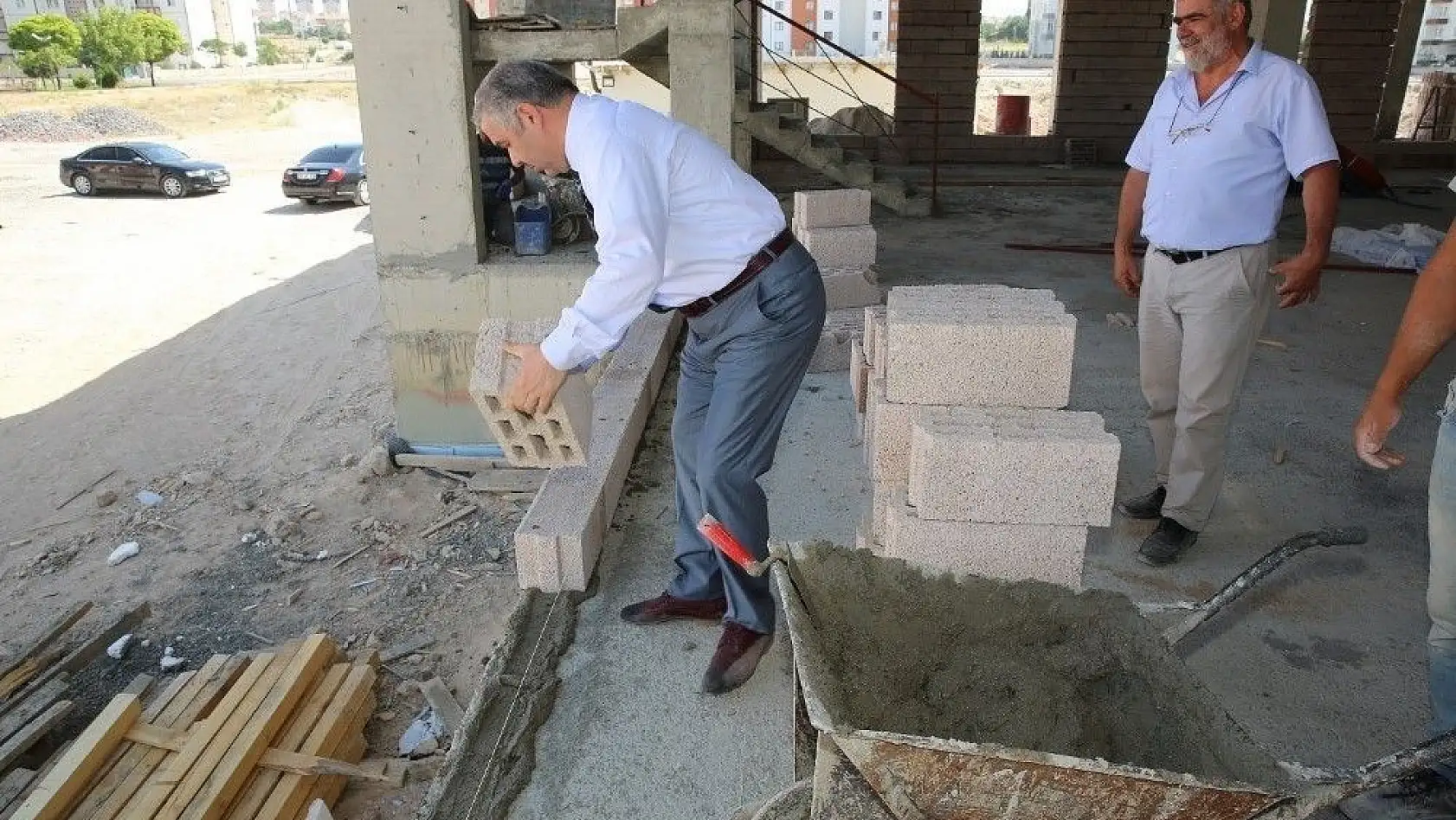 Başkan Çelik Sosyal Yaşam Merkezleri inşaatlarını ziyaret etti