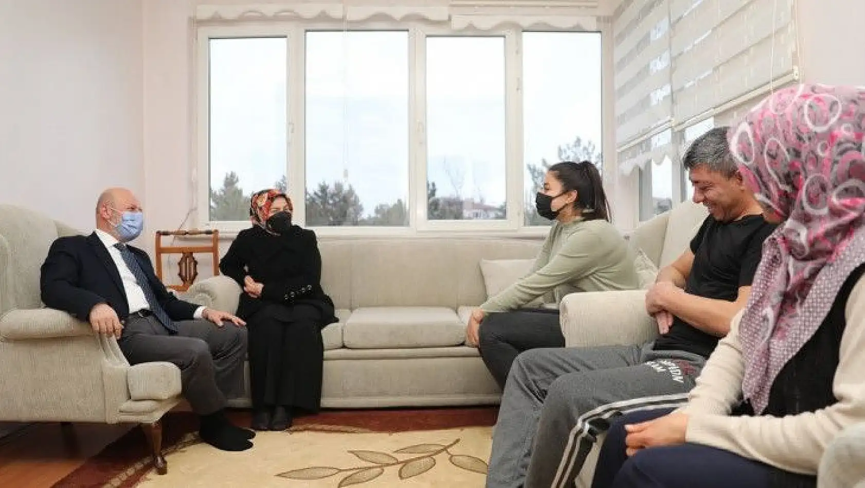 Başkan Çolakbayrakdar: 'Ziyaretlerimizle de gönül bağı kuruyoruz'