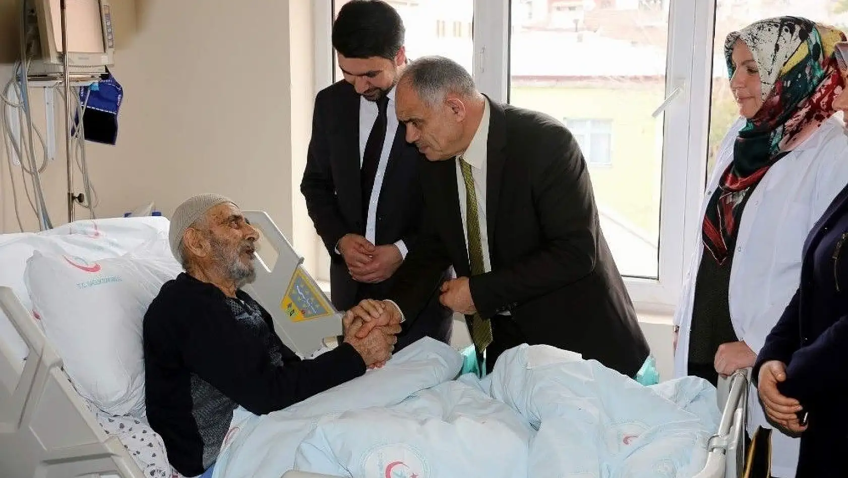 Başkan Öztürk'ten hastane ziyareti