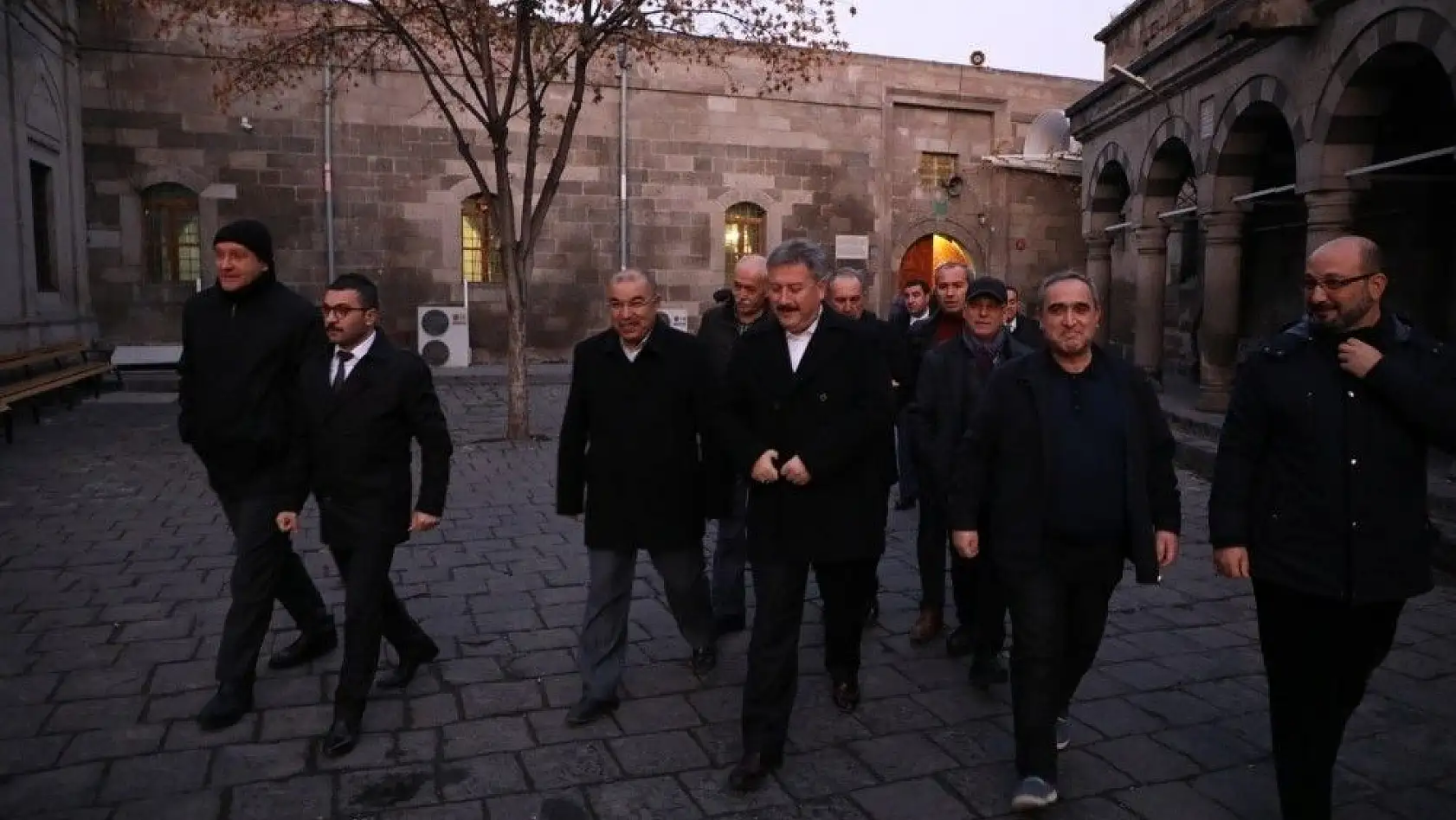 Başkan Palancıoğlu güne Camikebir'de başladı
