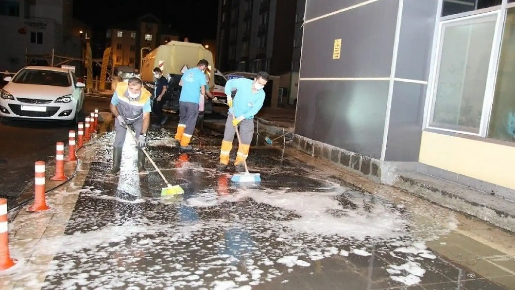Başkan Palancıoğlu: 'Hastaneler bölgesinde ve sağlık merkezlerinde dezenfekte çalışması devam ediyor'
