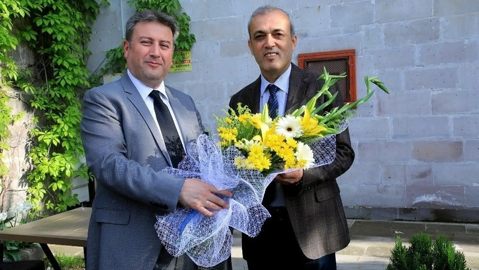 Başkan Palancıoğlu'ndan bilime yön veren iki bilim adamına tebrik