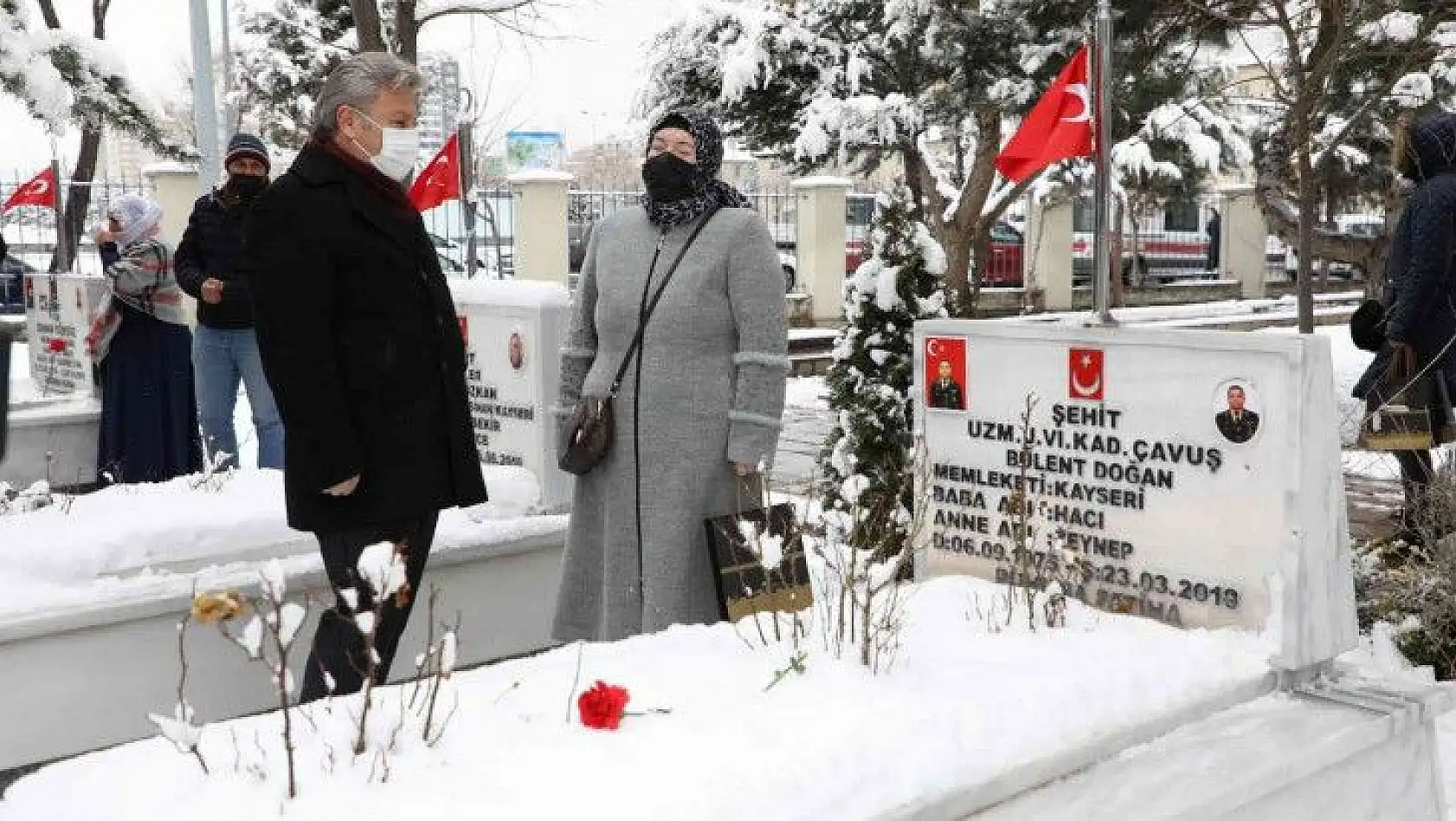 Başkan Palancıoğlu şehitliği ziyaret etti