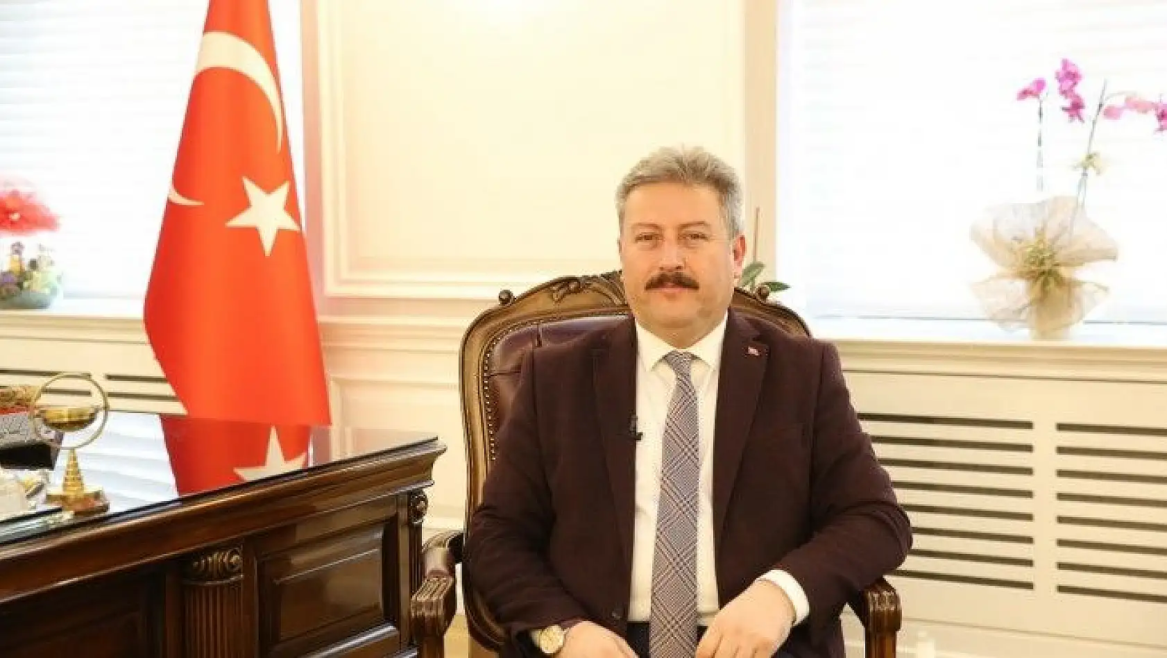 Başkan Palancıoğlu Funda Taşkın'ı tebrik etti