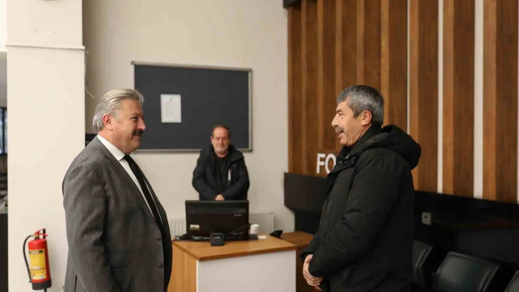 Başkan Palancıoğlu, veznede emlak vergisini ödedi