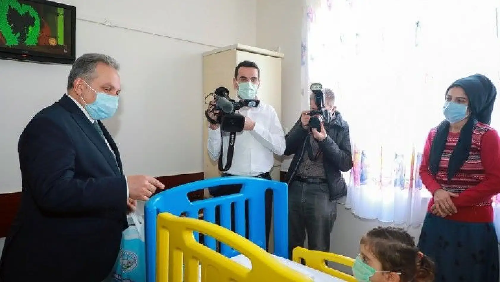 Başkan Yalçın'dan hasta çocuklara sürpriz