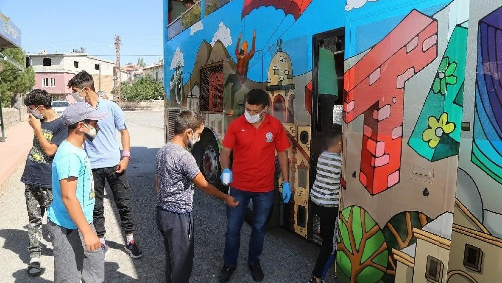 Başkan Yalçın'dan tarlada çalışan çocuklara Talas gezisi
