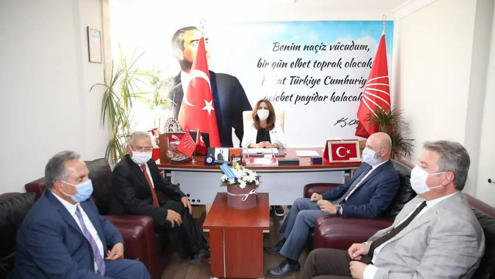 Belediye Başkanlarından, CHP'ye sürpriz ziyaret