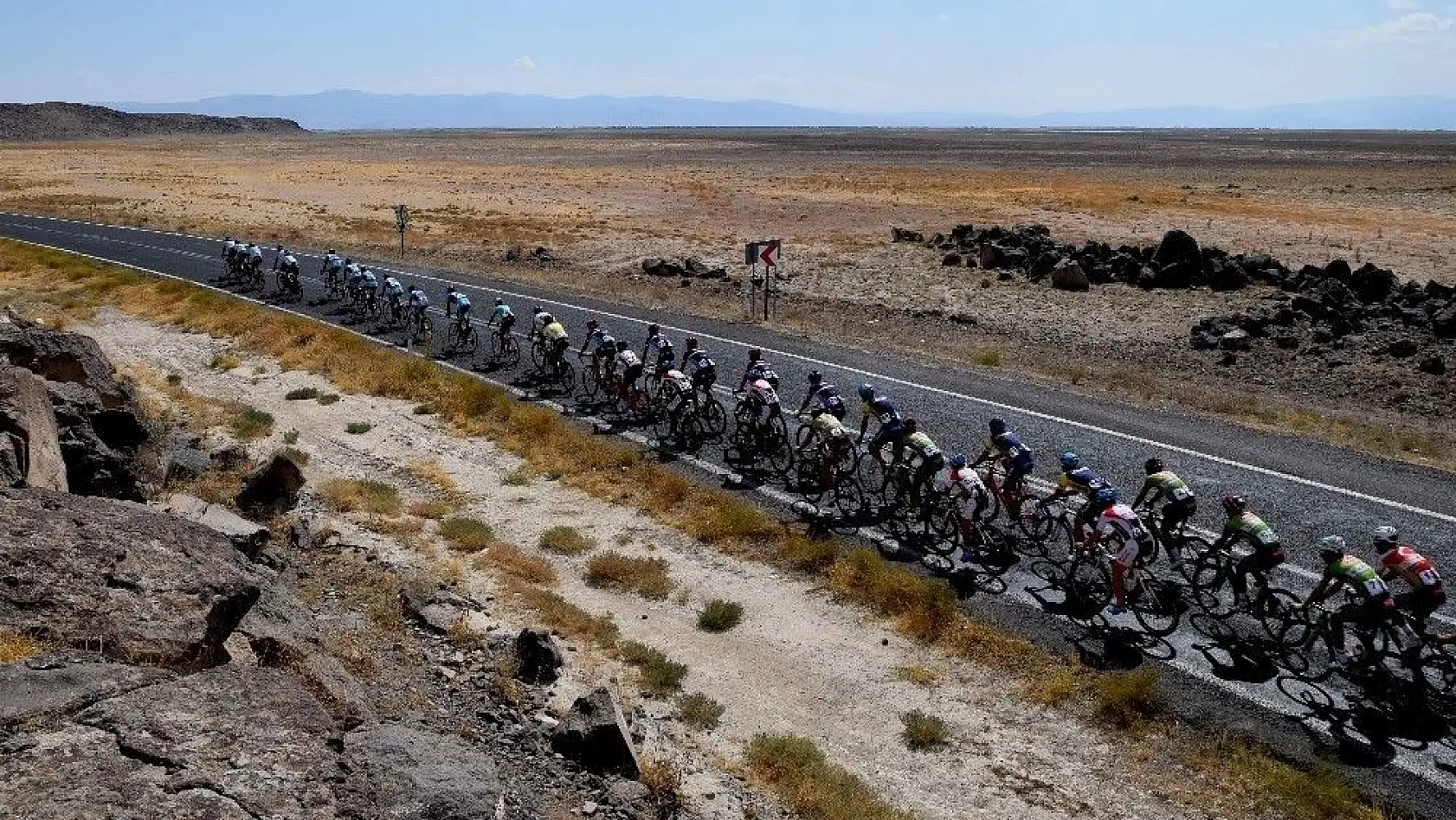 Bisikletçiler, Nevşehir'den Erciyes'e 131 kilometre pedal bastı
