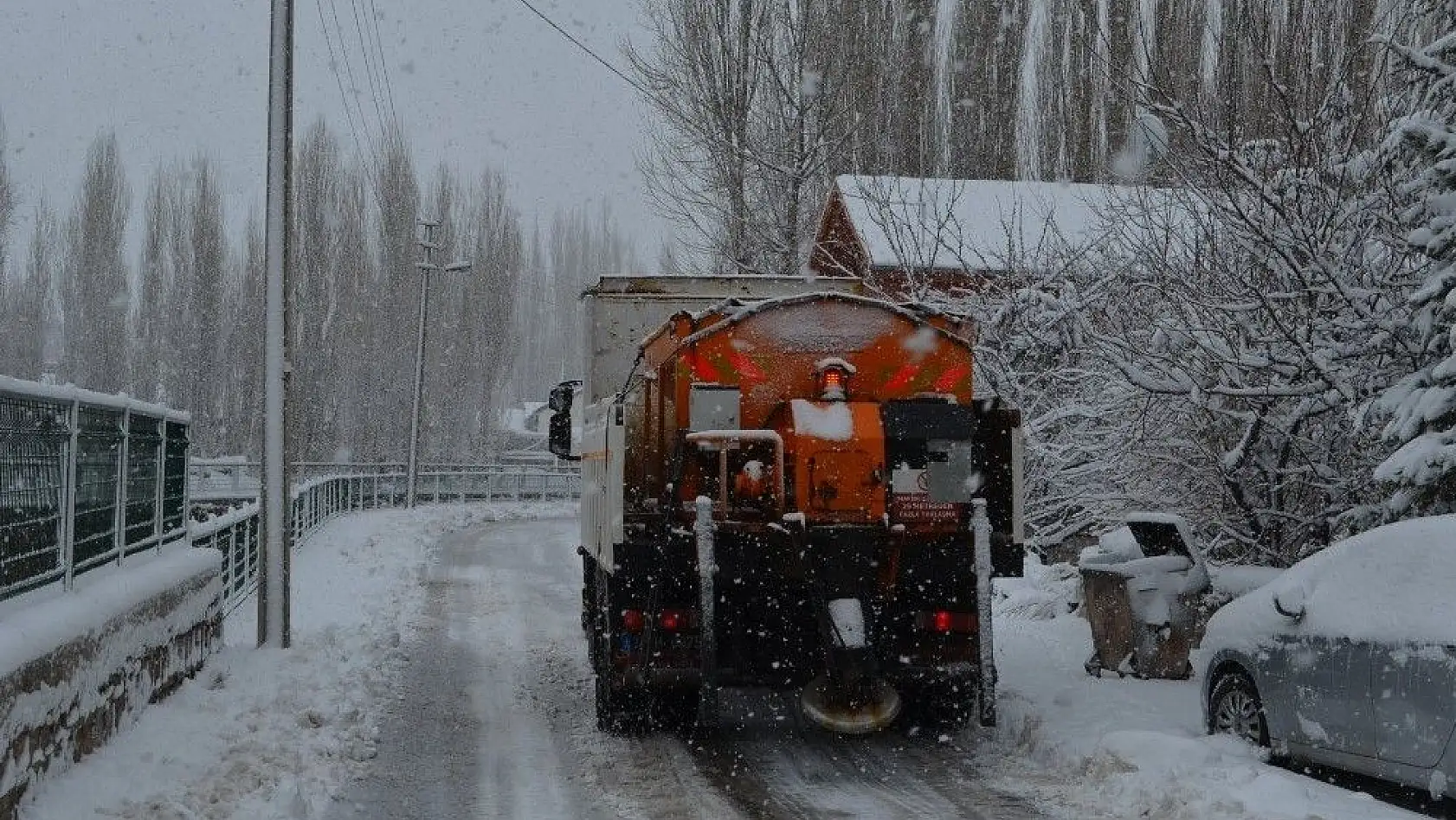 Bünyan Belediyesi karla mücadele kapsamında tüm ekipleriyle sahada
