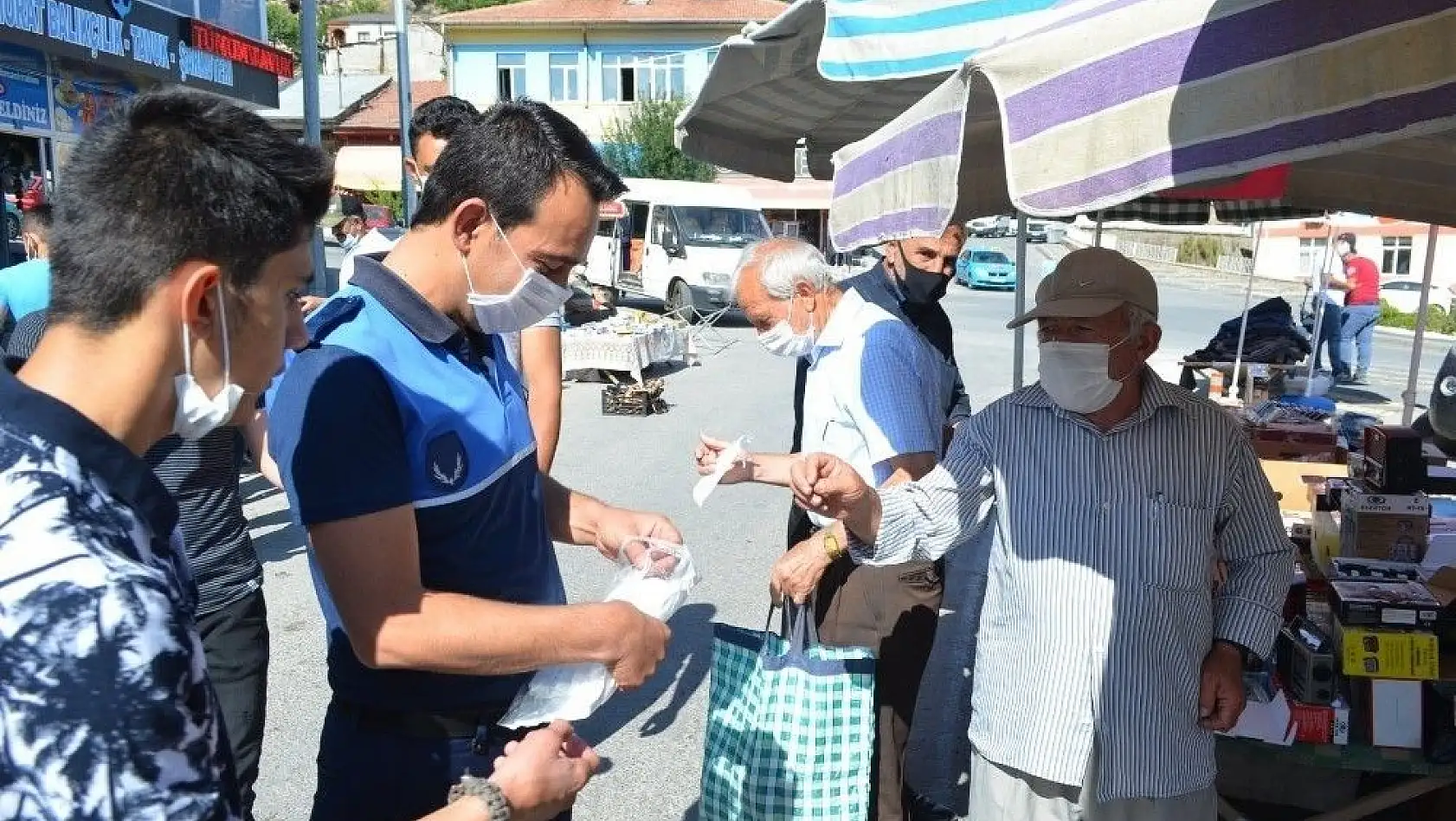 Bünyan Belediyesi maske dağıtımını sürdürüyor