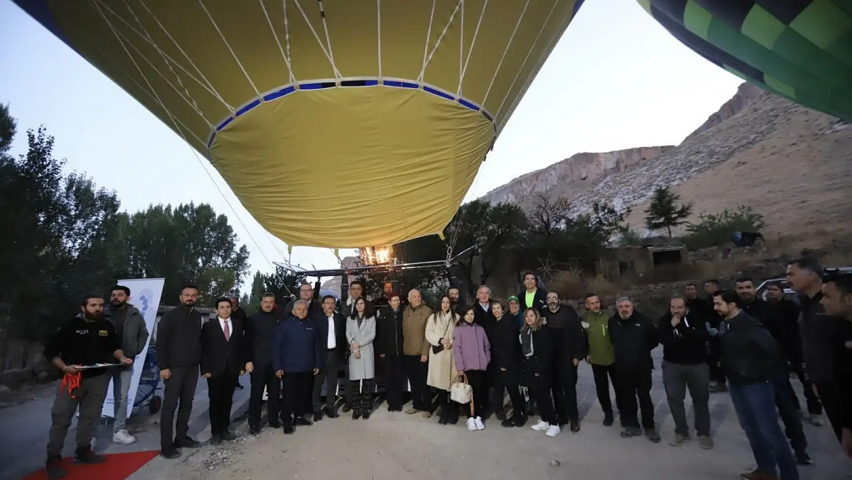 Büyükelçiler ve diplomatlar Soğanlı semalarında balon turu yaptı