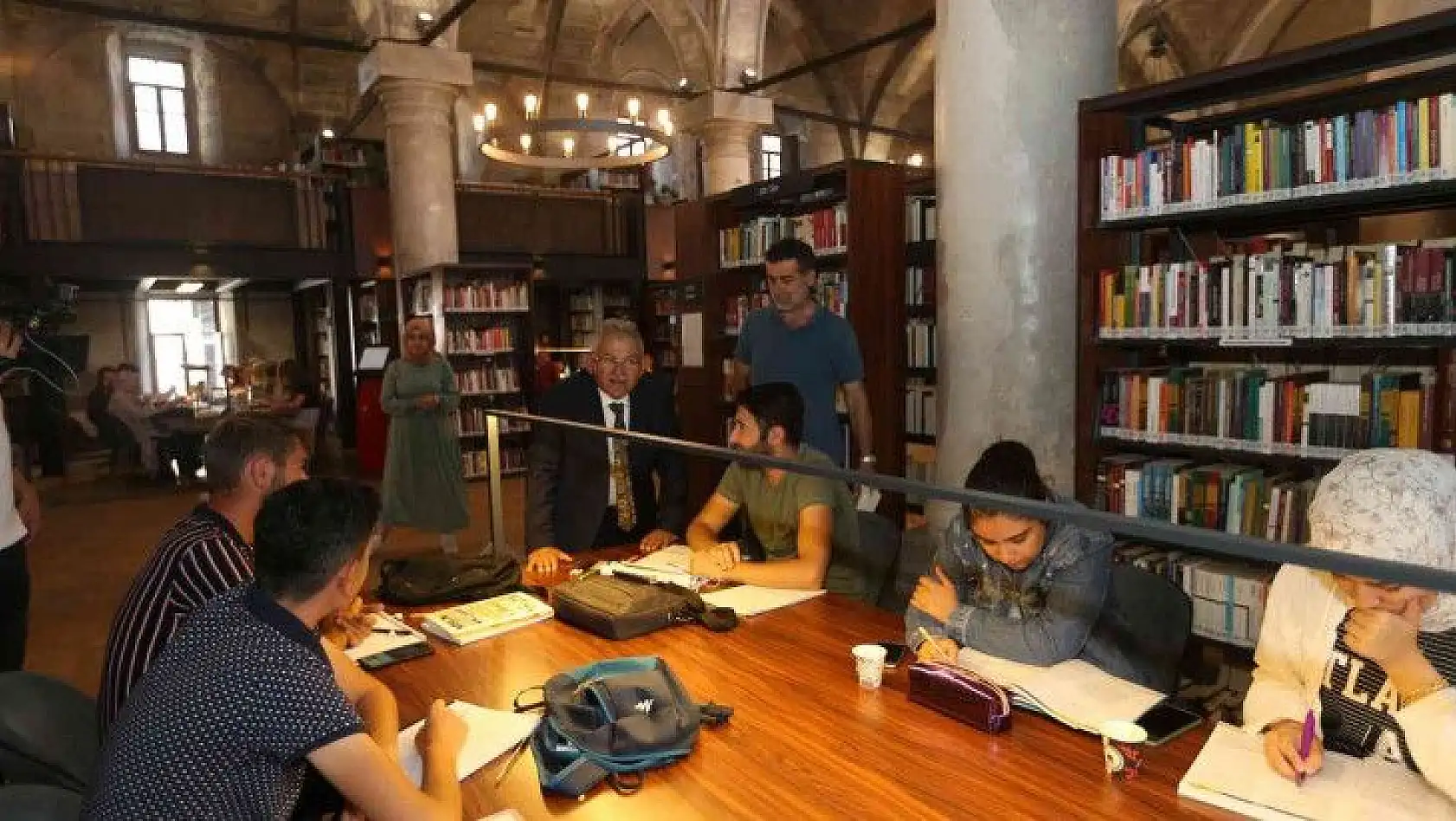 Büyükkılıç'tan Kayseri Şehir Kütüphanesine ziyaret