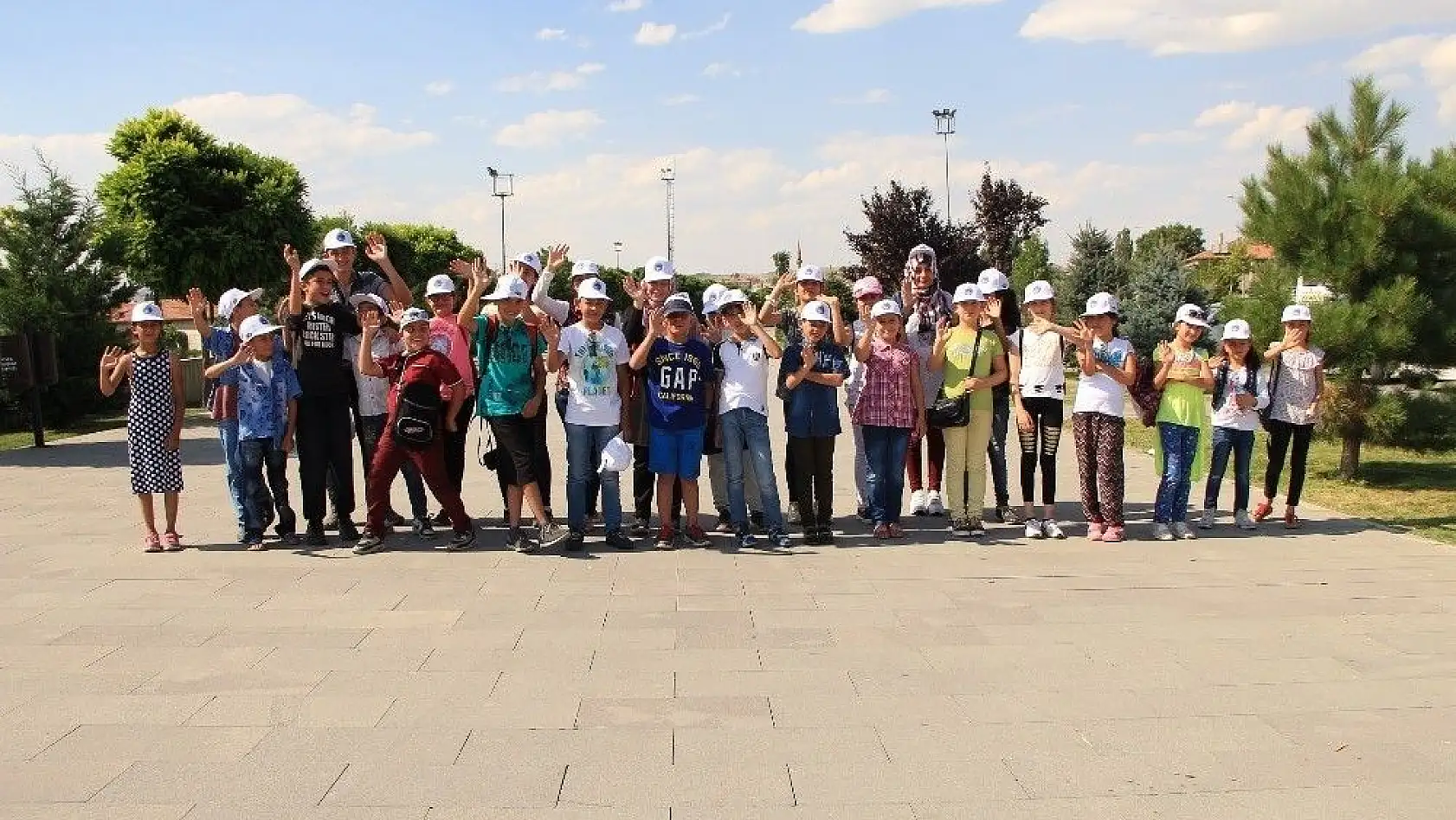 Büyükşehir'de öğrencilere tatil  gezisi sürprizi
