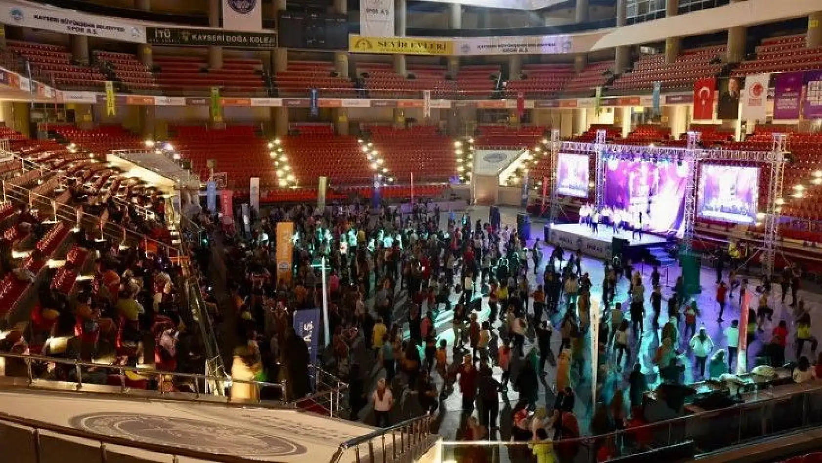 Büyükşehir'den bin kadın sporseverle 'ritmini yakala' etkinliği