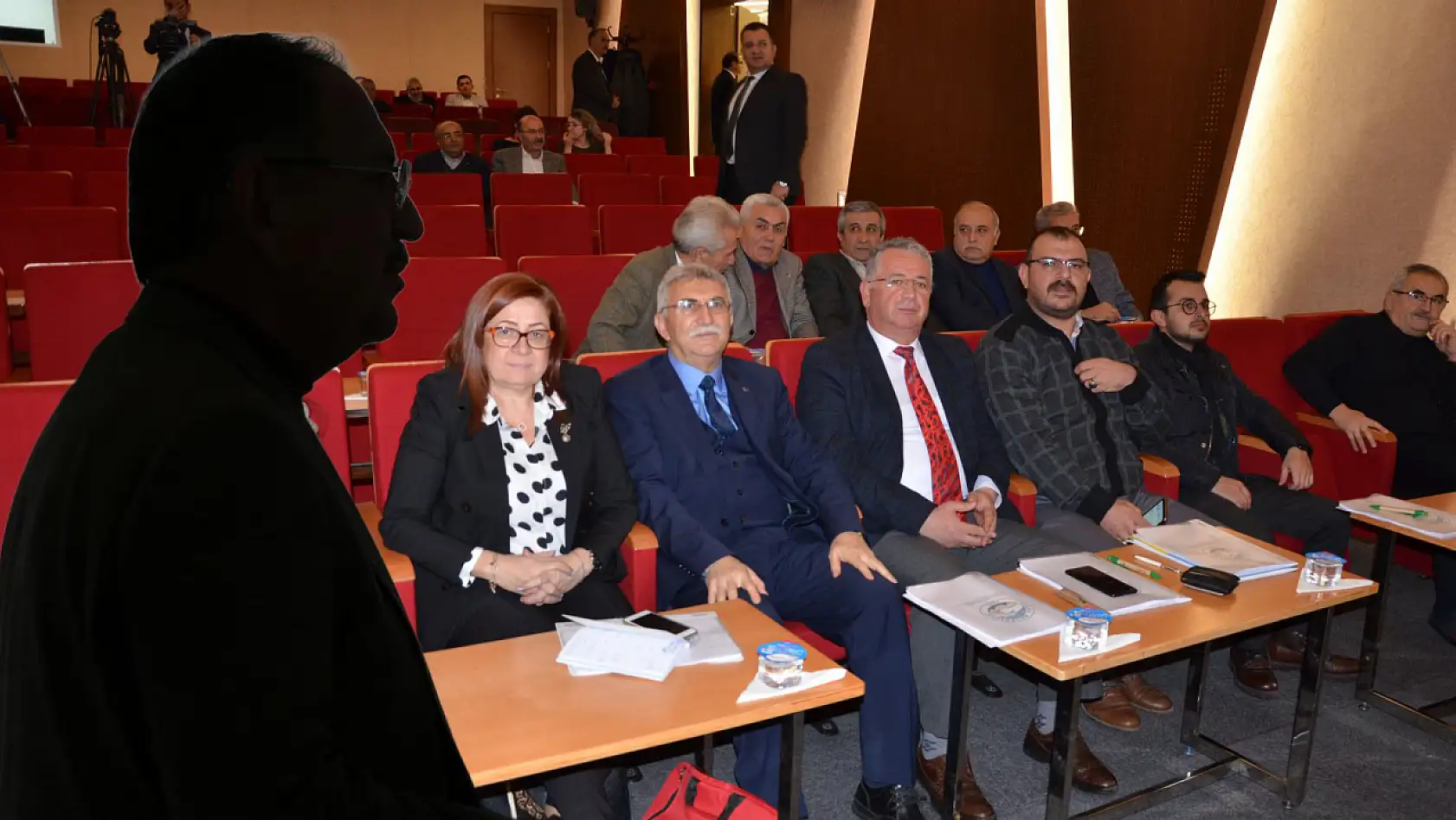 CHP'li ve İYİ Partili meclis üyelerinin grup toplantısında Özhaseki sohbeti! Neler konuşuldu neler?
