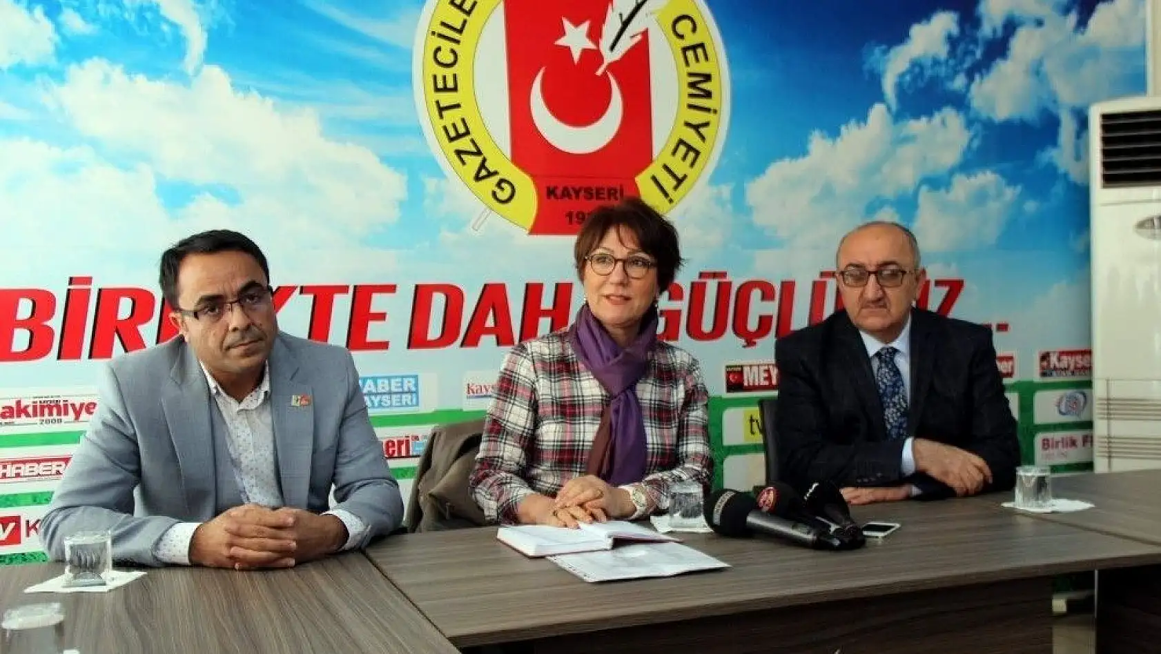 CHP Melikgazi Belediye Başkan Adayı Karaoğlu: 'Hepimizin silkelenip bu ülke için en iyinin yapılması gerektiği bir zamandayız'
