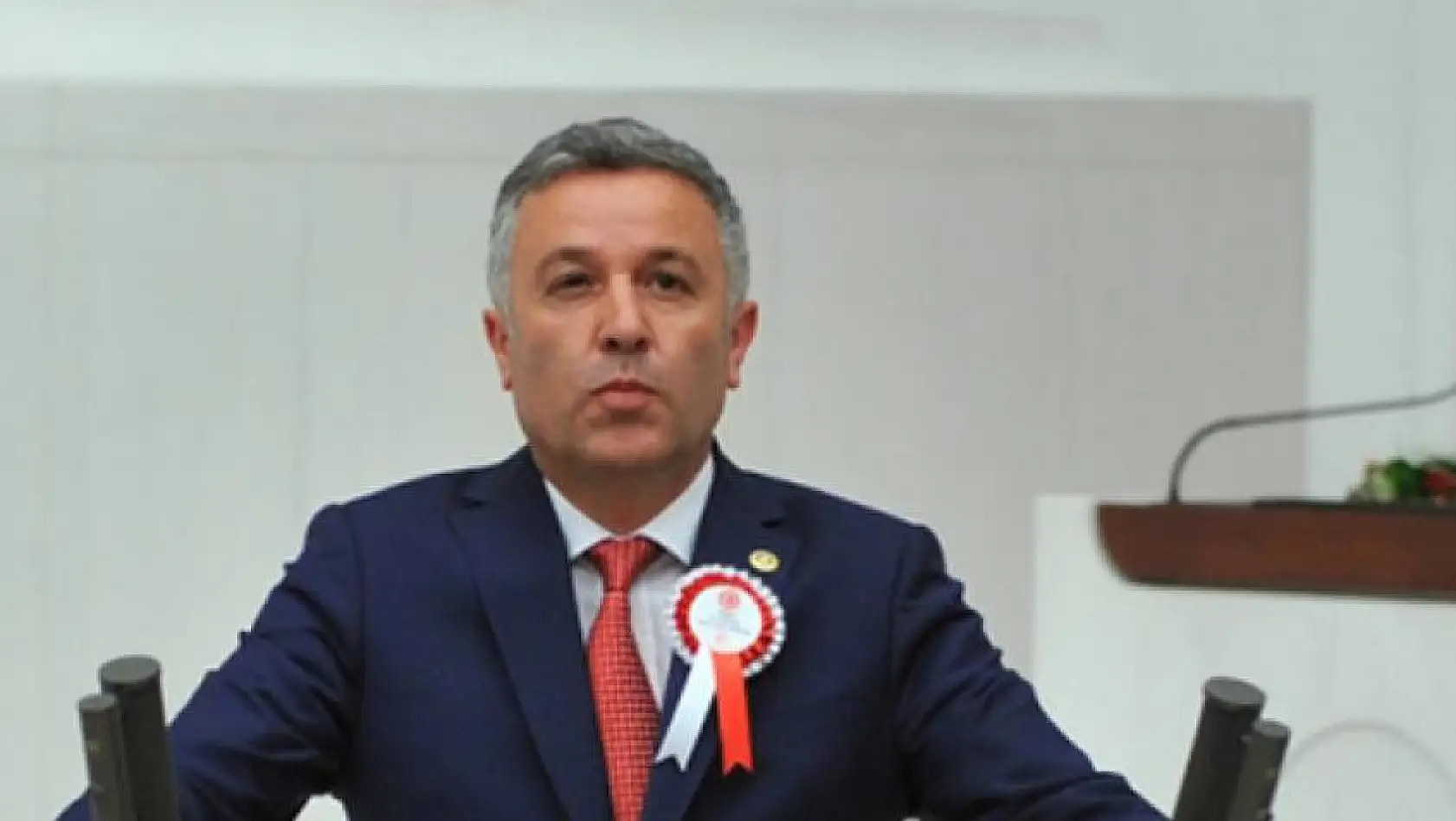 CHP Milletvekili Çetin Arık Sahte Tapuyu Meclise Taşıdı