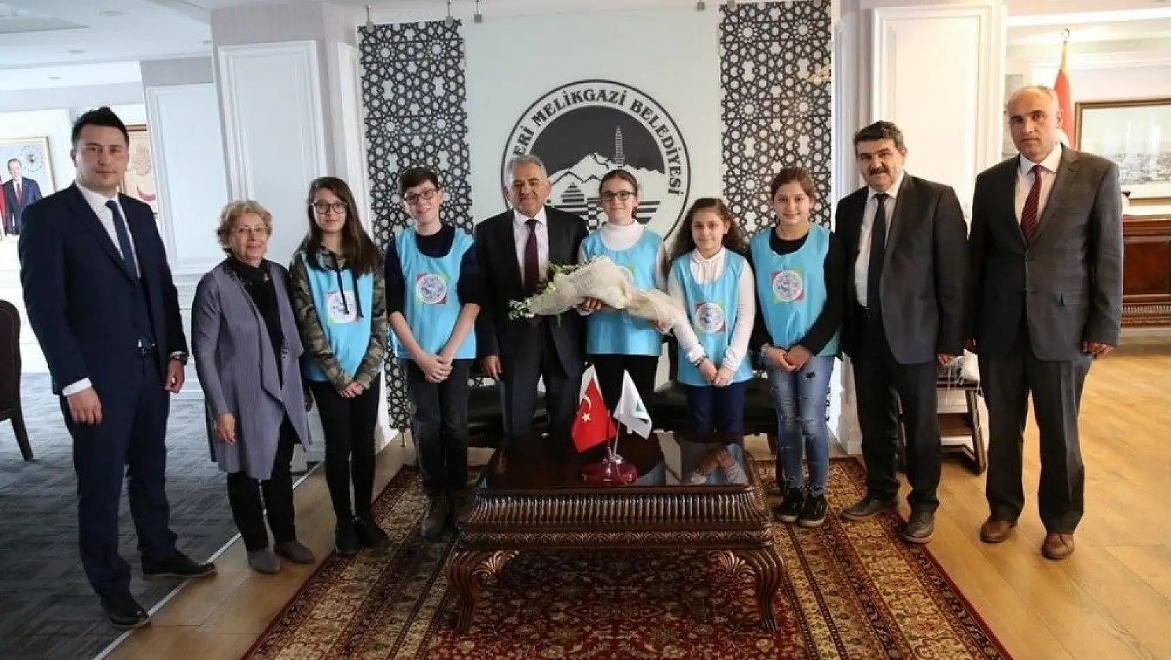 Çocuk Meclisi üyeleri Başkan Büyükkılıç'ın Tıp Bayramı'nı kutladı