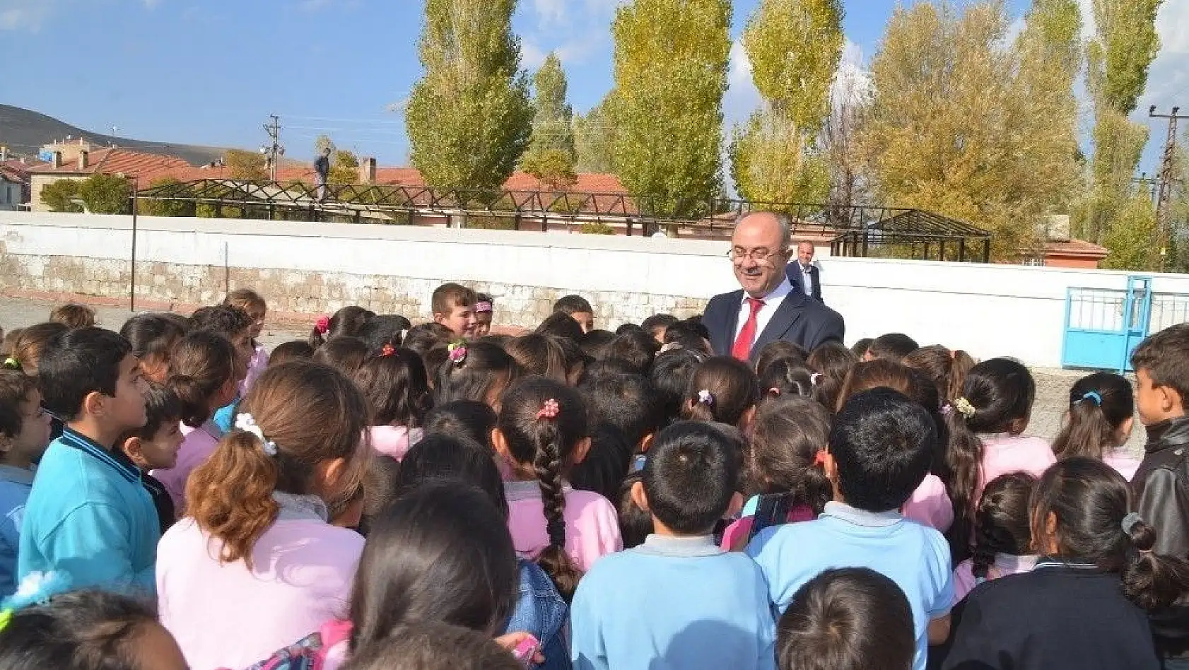 Çocuklardan Başkan Gülcüoğlu'na sevgi seli