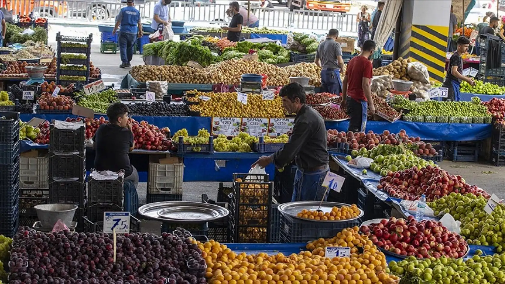 Cuma günü Kayseri'de kurulan semt pazarları