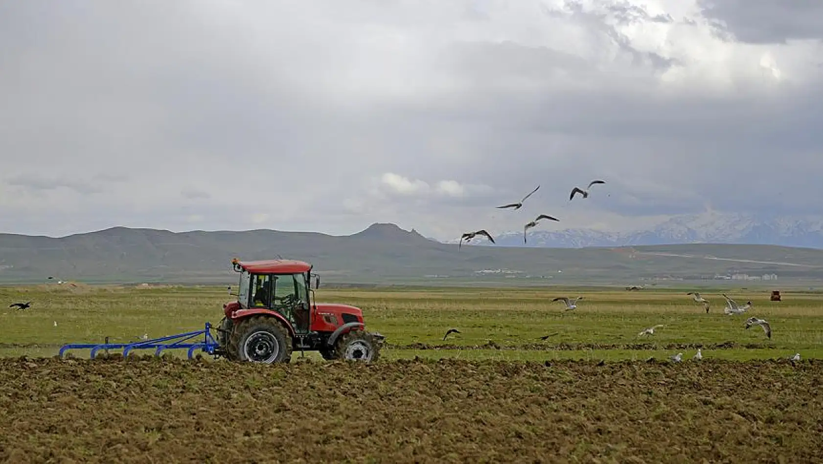 Demircan: Çiftçinin sırtından 2,5 milyon TL'ye İspanya tatili