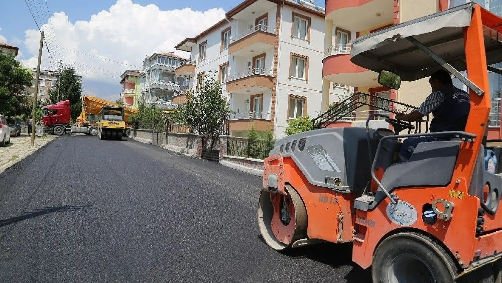 Develi Yeni Mahallede sıcak asfalt çalışması başladı
