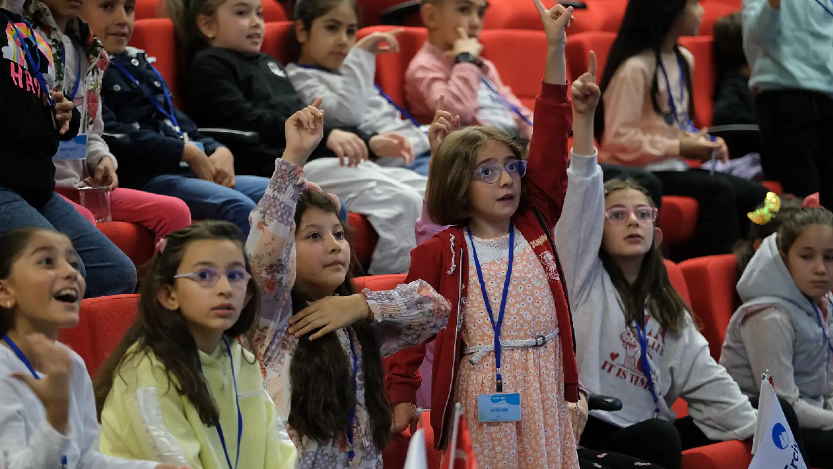Erciyes Anadolu Holding'den çocuklara eğitim!