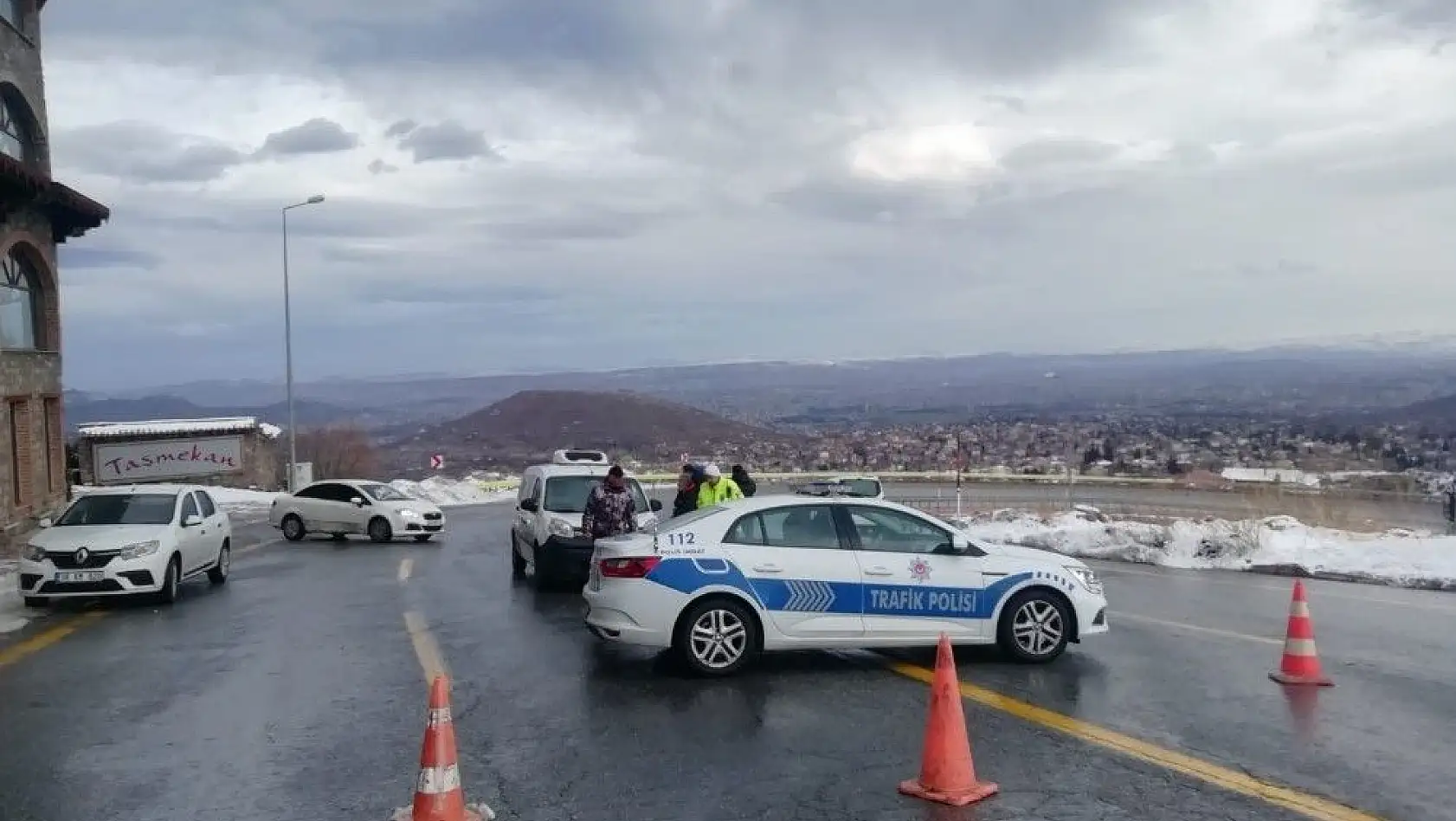 Erciyes'te tipi yolları kapattı
