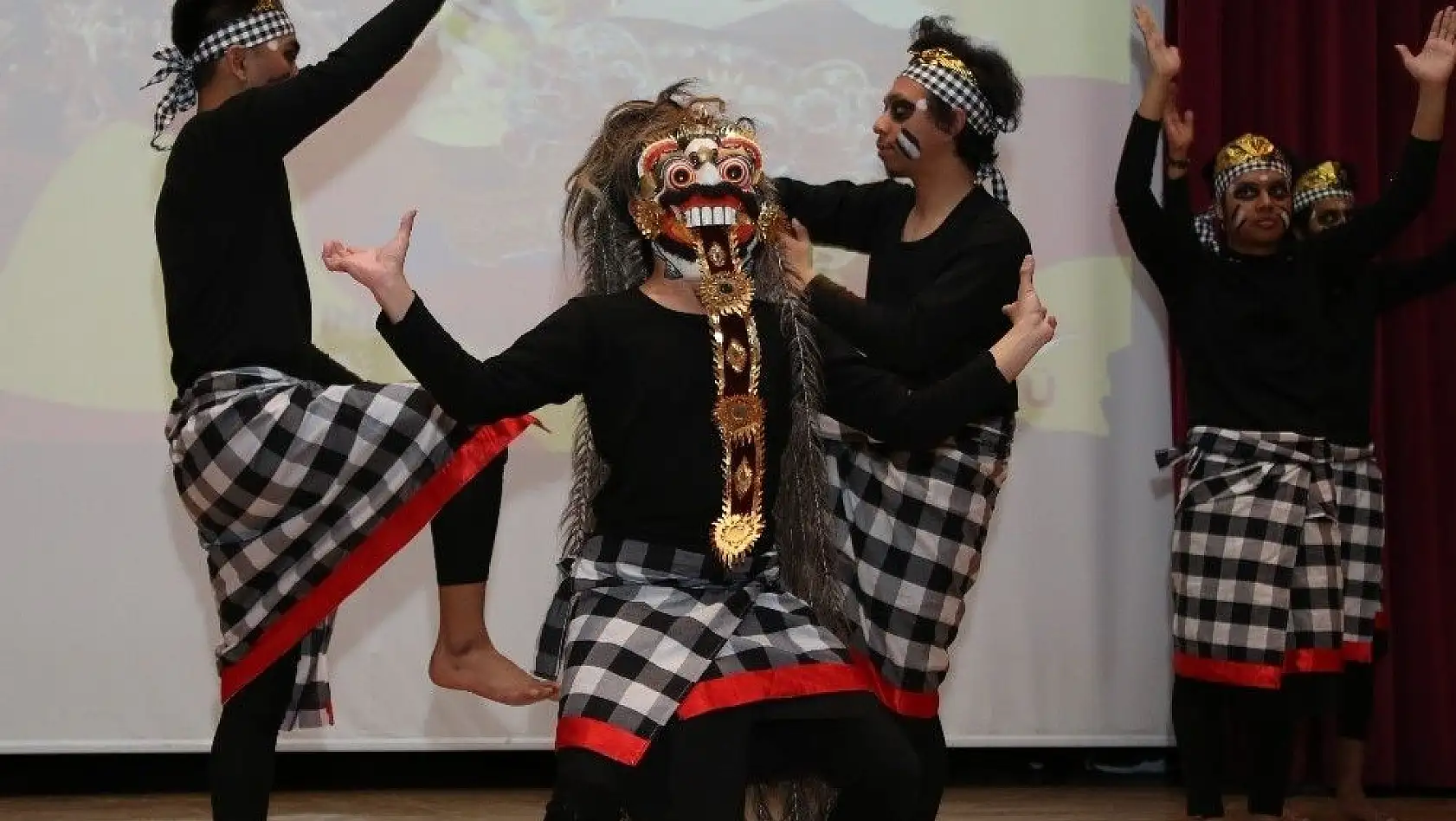 ERÜ'de 'Endonezya Kültür Günü' düzenlendi
