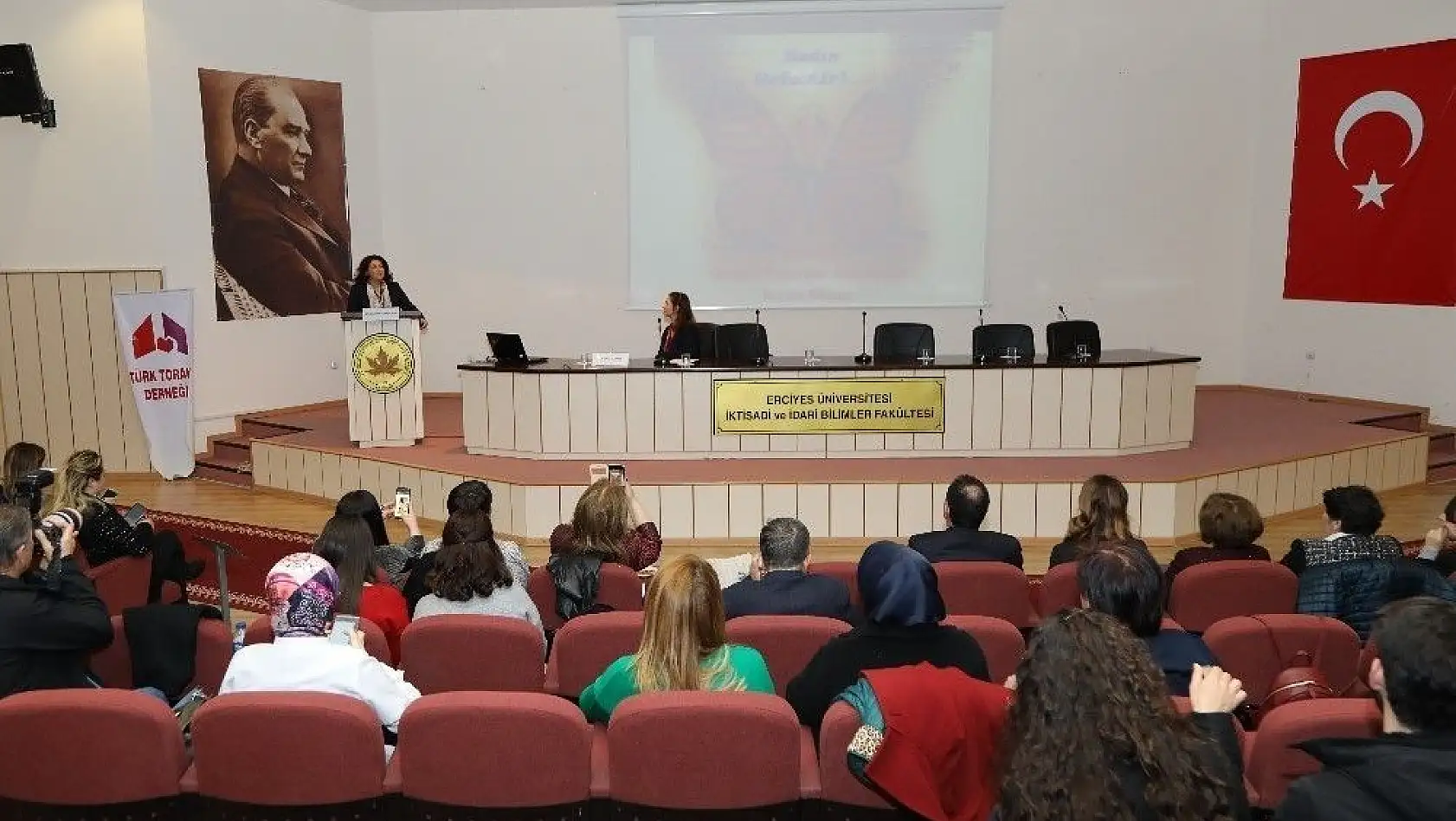 ERÜ'de 'Gündelikçi İşçi Kadınlar Sempozyumu' 