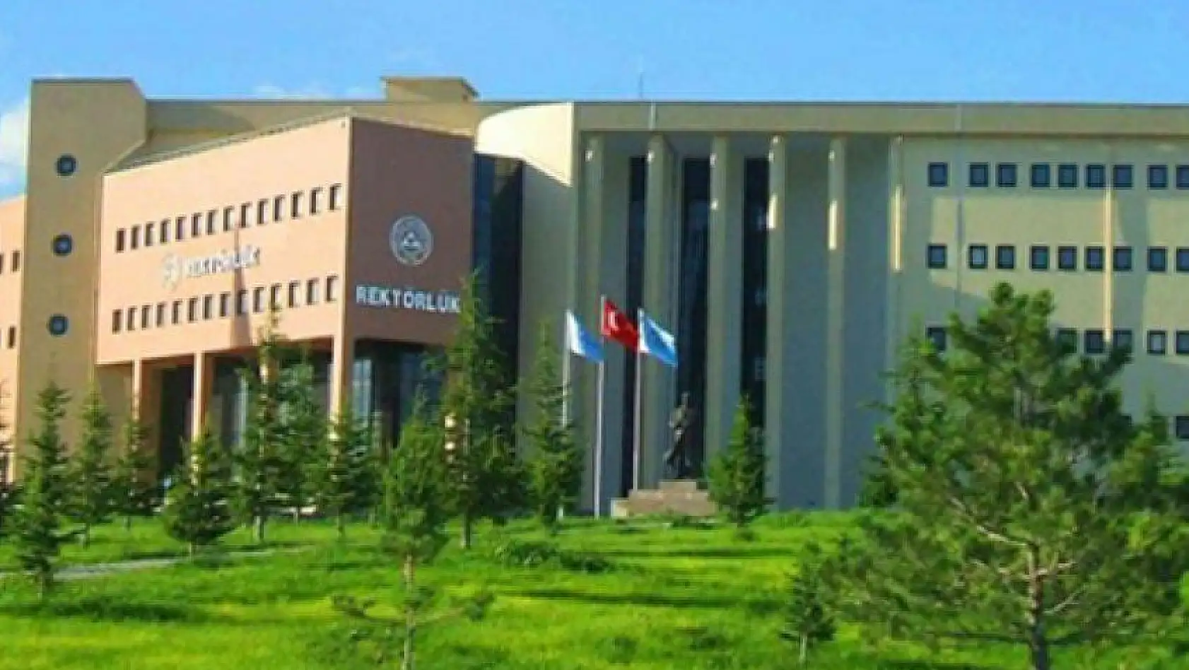 ERÜ'de 11 idari personel açığa alındı