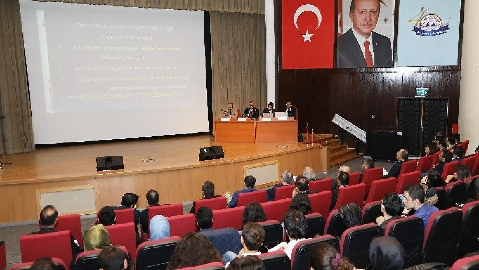ERÜ'de 'Kamu Hukukunun Güncel Meseleleri' Konulu Sempozyum Düzenlendi