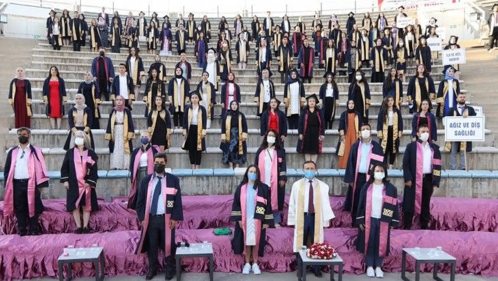 Halil Bayraktar Sağlık Hizmetleri Meslek Yüksekokulu yeni mezunlarını verdi