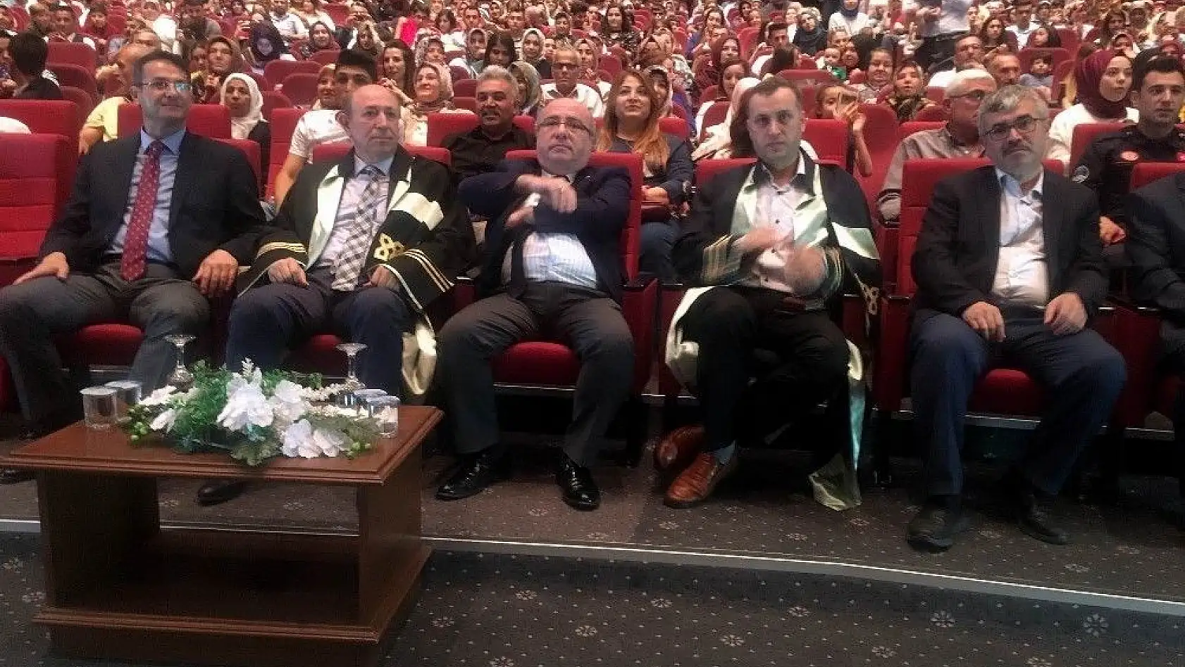 ERÜ Mustafa Çıkrıkçıoğlu Meslek Yüksekokulu yeni mezunlarını verdi
